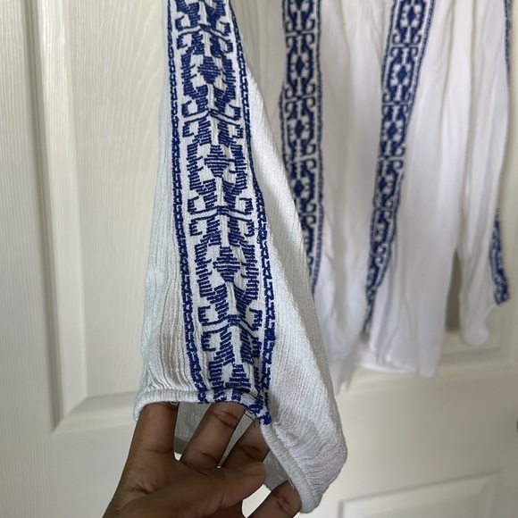 OLD NAVY White and Blue Embroidered Pattern Women's Blouse Size L - Picture 7 of 7